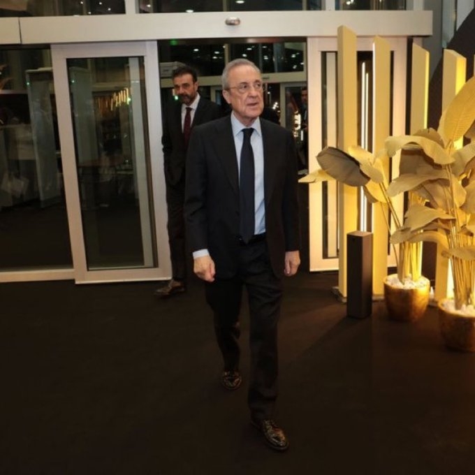  这次没跑了？球迷晒照弗洛伦蒂诺已抵达FIFA颁奖典礼现场