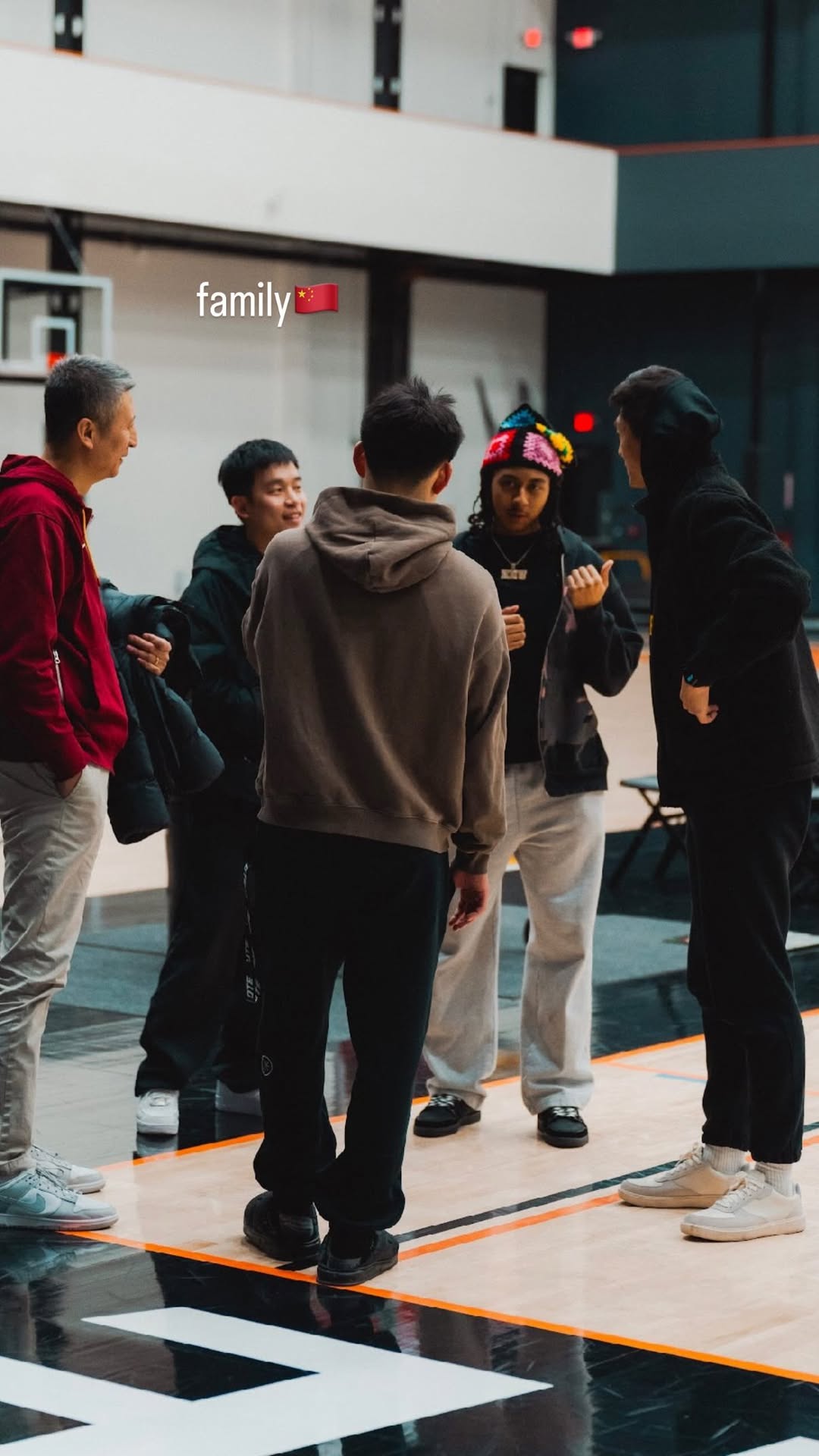  朱正更新社媒晒与国家队主帅郭士强&赵维伦合照：family
