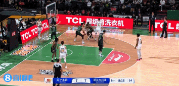  很积极！王岚嵚抢到前场篮板跳投命中 随后背传助攻威尔斯杀伤