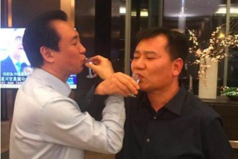  江苏队、广州均已解散！昔日许家印、张近东200亿的交杯酒