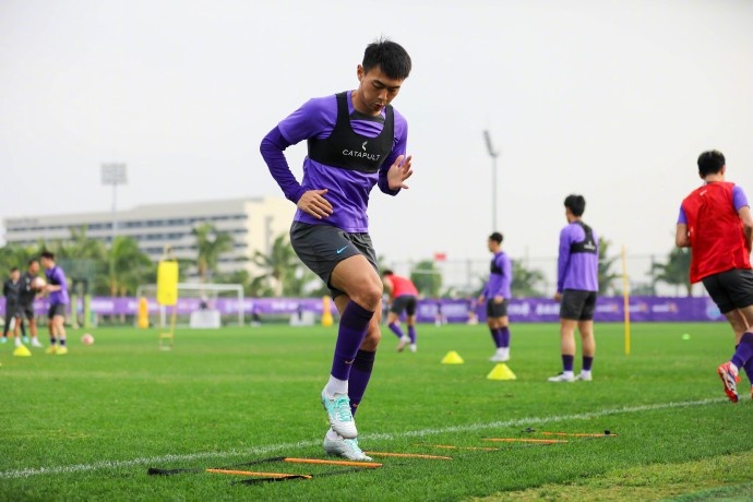  训练场换新 追求细节 专心专注⚽️ 加倍努力 加倍幸运