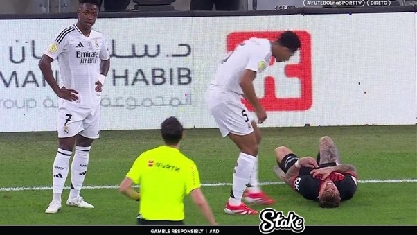  维尼修斯就摸了他一下ESPN解说：恶心的马菲奥！VAR该看看的