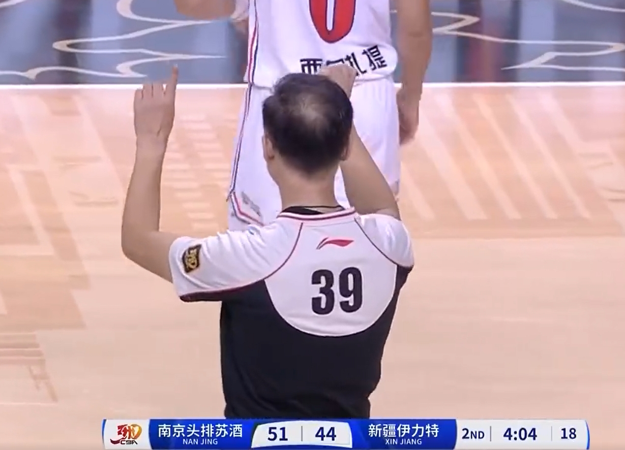  气炸了！齐麟被吹技犯后 比赛中途返回更衣室怒发微博“39”