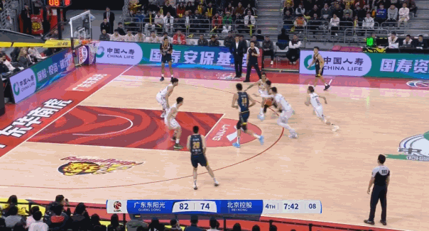  化身小外！徐杰一秒没歇拿下12+10+11！职业生涯首个三双！