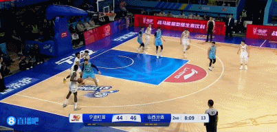  我都能命中！法耶底线人缝中击地妙传 焦海龙空篮没上进...