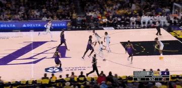  打停马刺！里夫斯空位三分射进 湖人开局打出7-0