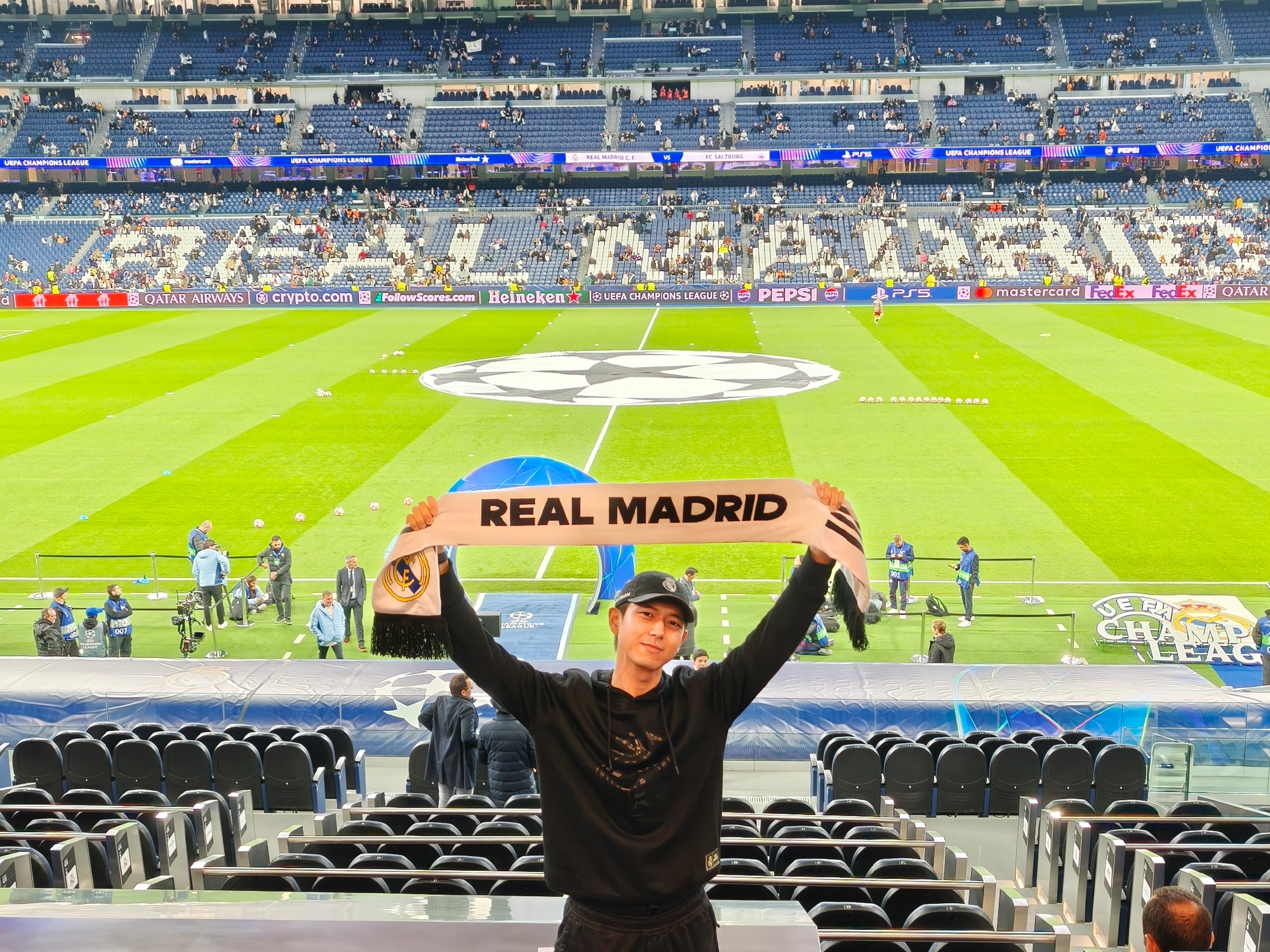  演员李现晒照：做了十几年美凌格，终于来到伯纳乌！Hala Madrid