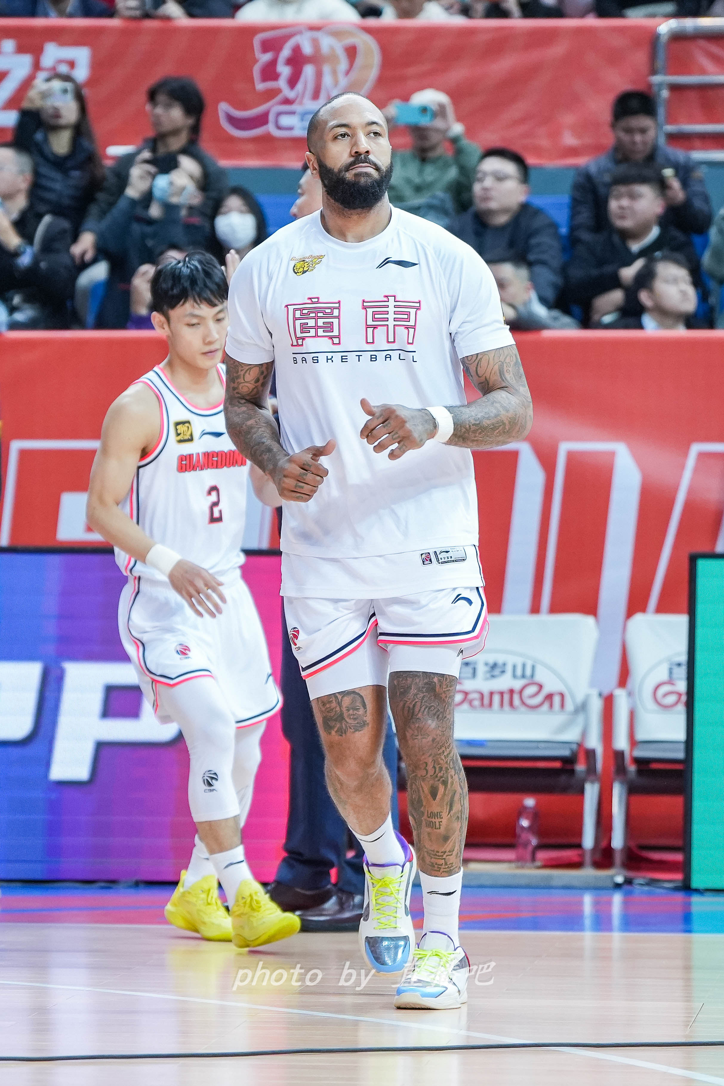  打得不错！36岁吉伦沃特原本的第三外援却成广东男篮的真大腿