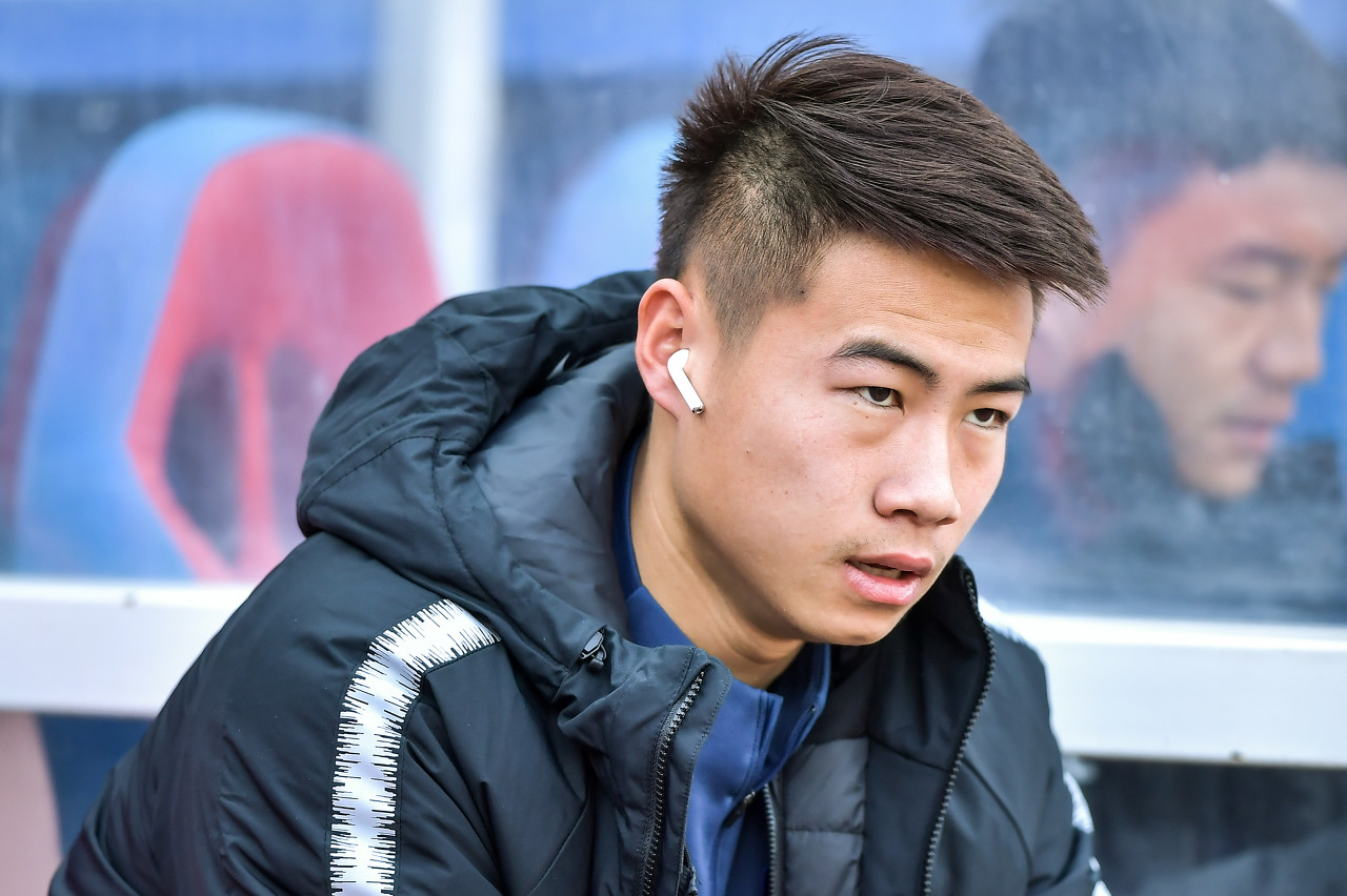  津媒：杨帆飞抵海口与津门虎会合，新赛季他有望回归