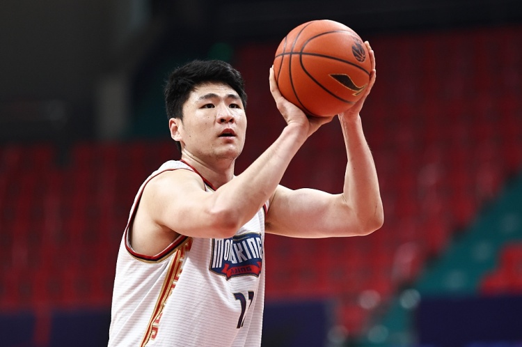  得分上双！赵柏清半场8中4拿到12分4篮板