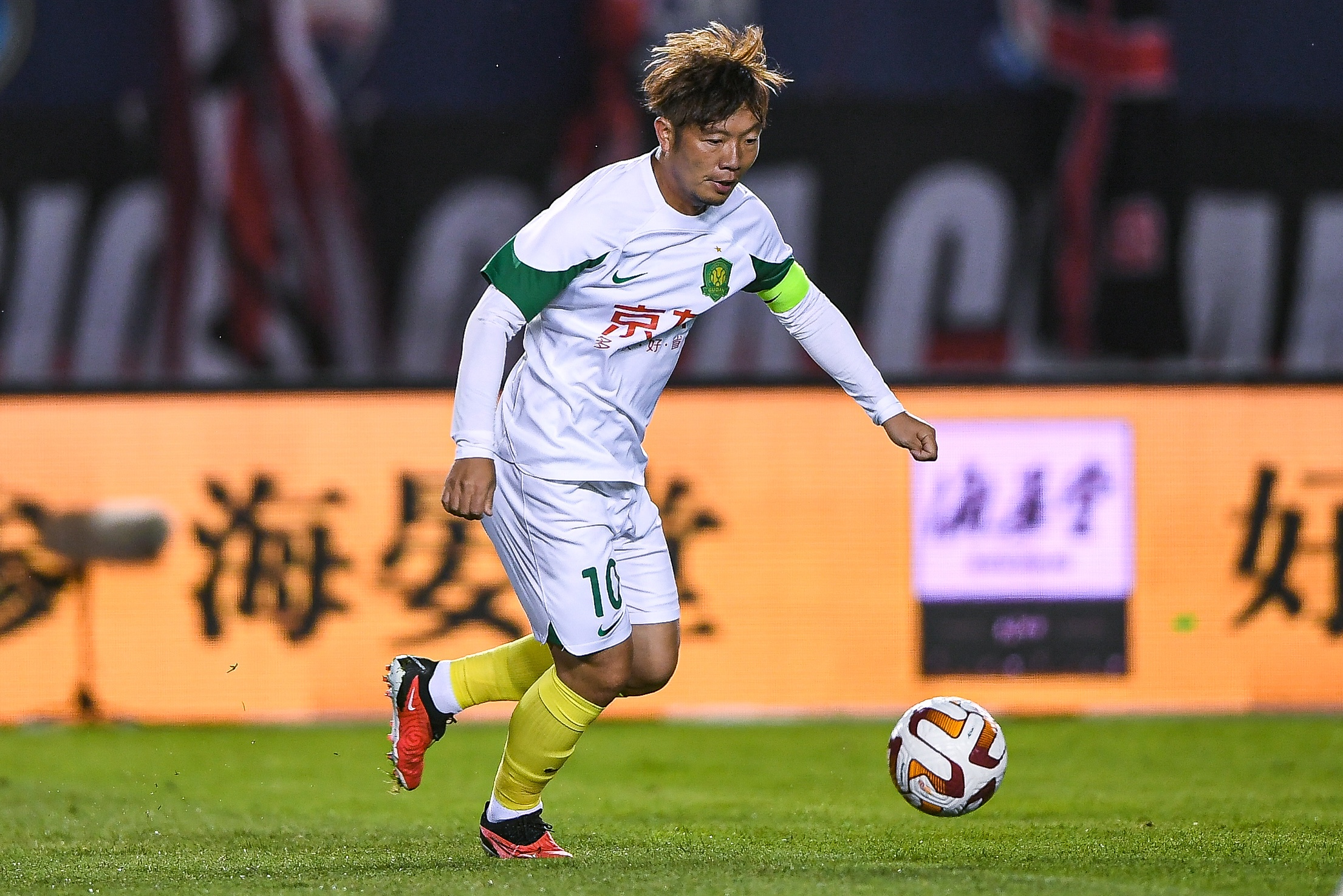  记者：国安热身赛2-0战胜亚泰，张稀哲点射、江文豪补射进球