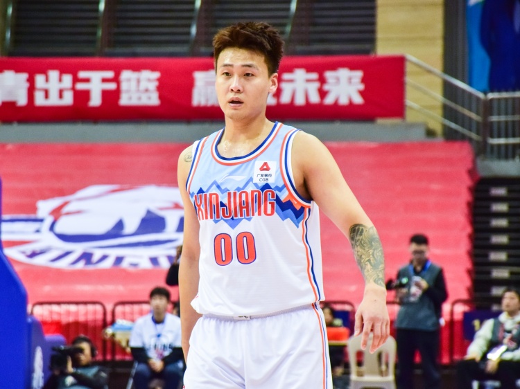  状态全无！赵睿10投仅1中拿到3分4助 6犯离场&正负值-9