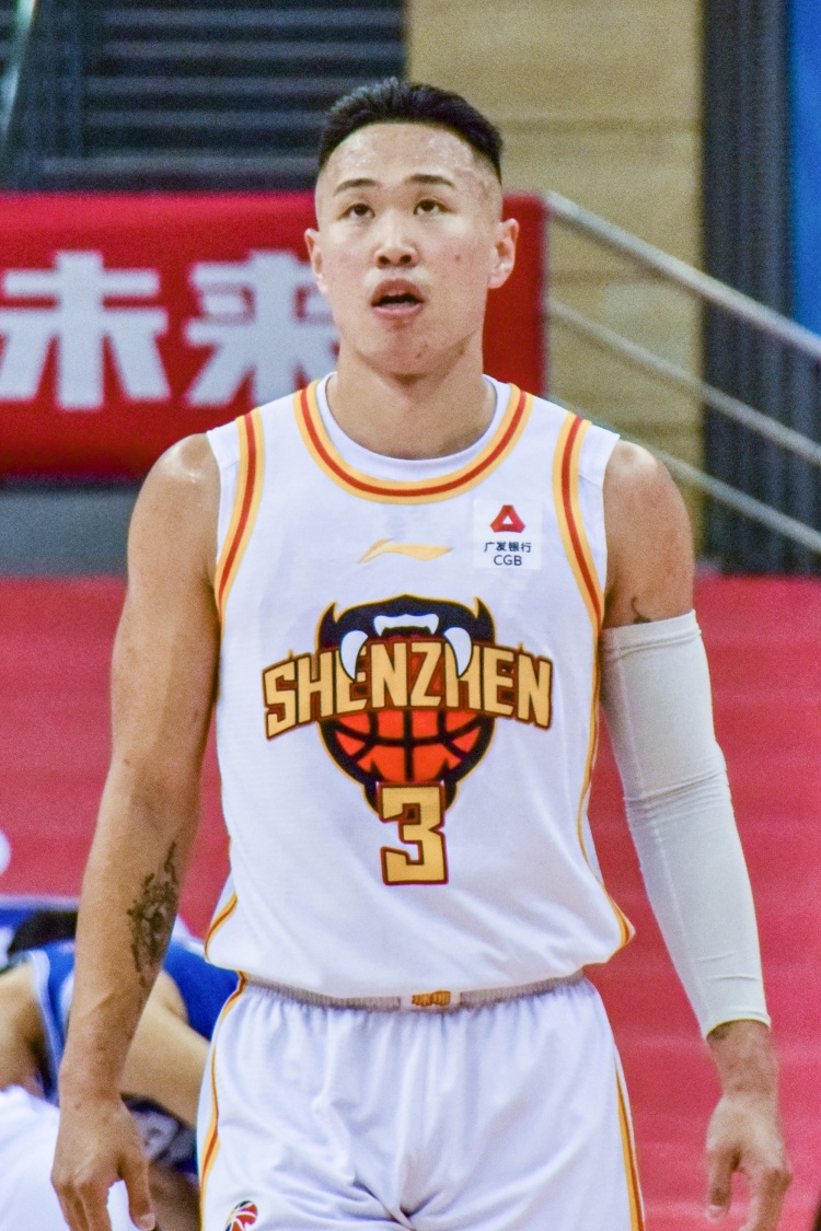  贺希宁：每一场比赛都很重要 队伍正努力争取季后赛的机会