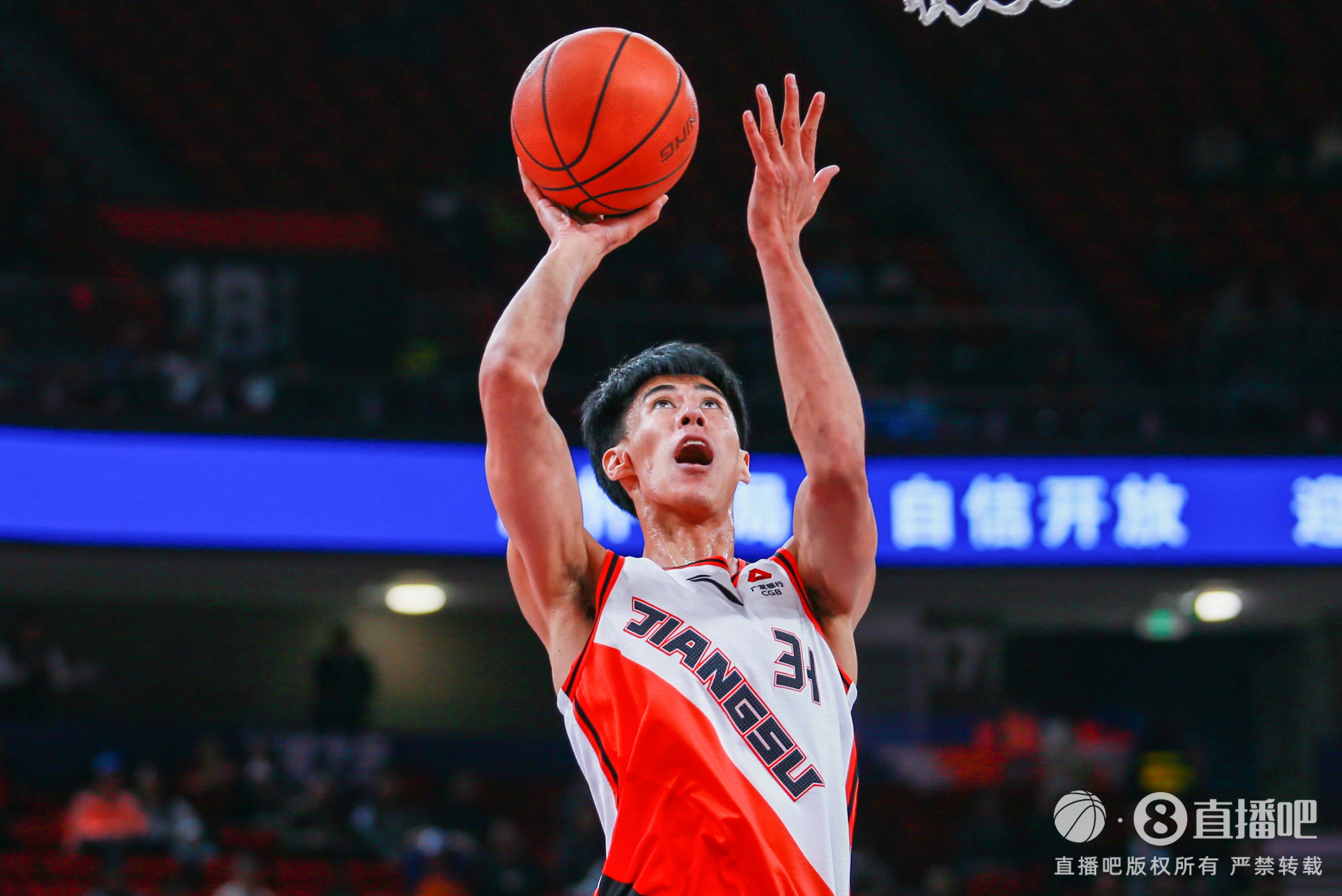  手感冰凉！吴羽佳半场6中0&三分4中0仅拿2篮板1抢断