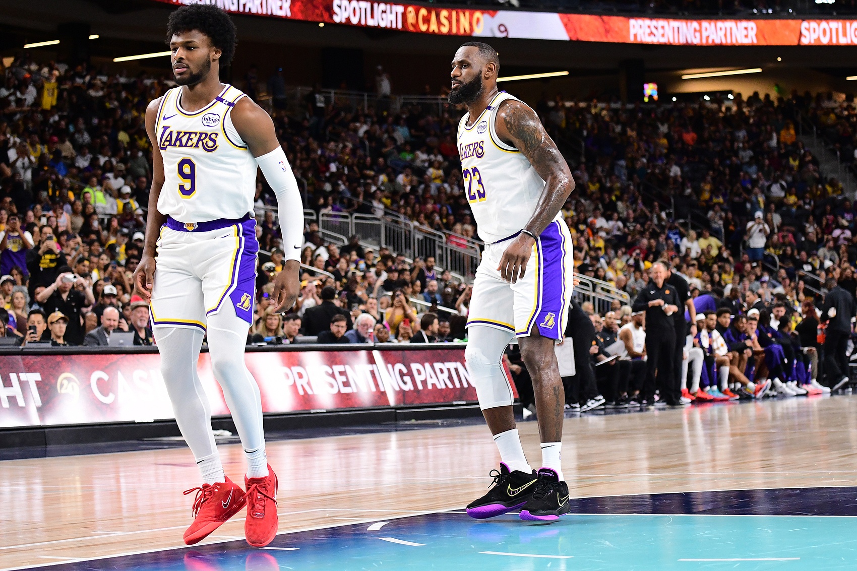  老詹谈父子同台：我18岁进NBA 40岁的我和20岁的布朗尼打球很酷