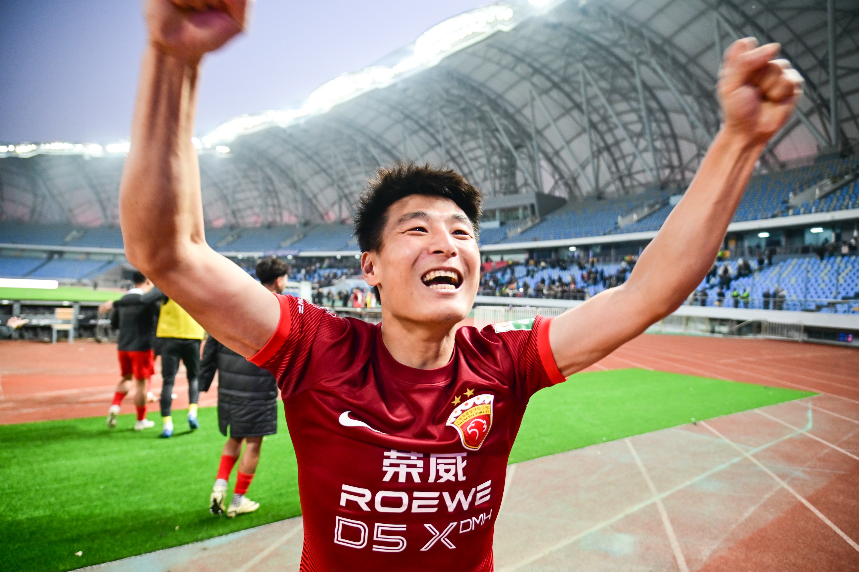  记者晒武磊接受专访内容：今年这两个冠军，是对球迷最好的回报