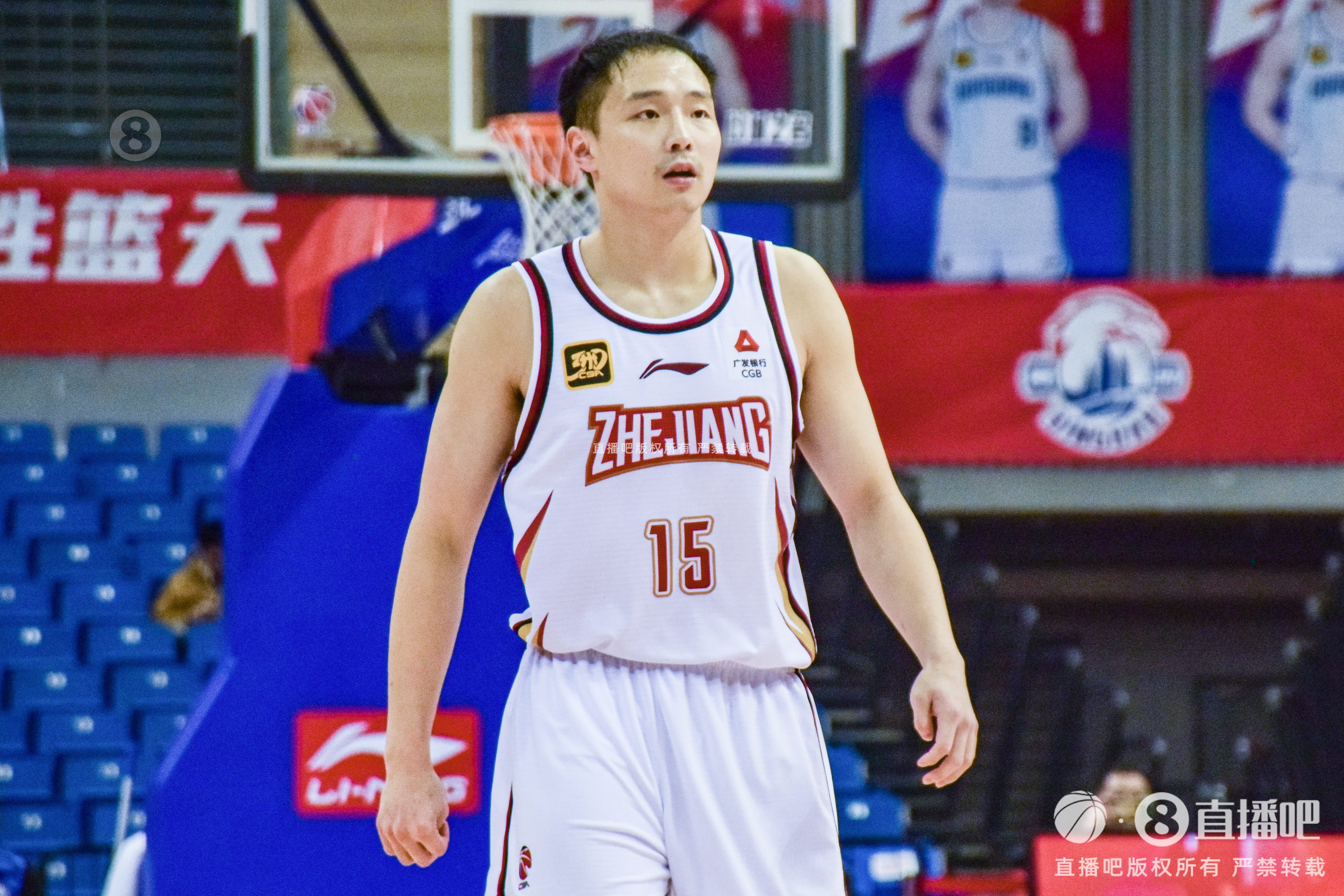  下半场仅5中1！王奕博上半场轰13分&下半场仅3分 全场拿16分6助