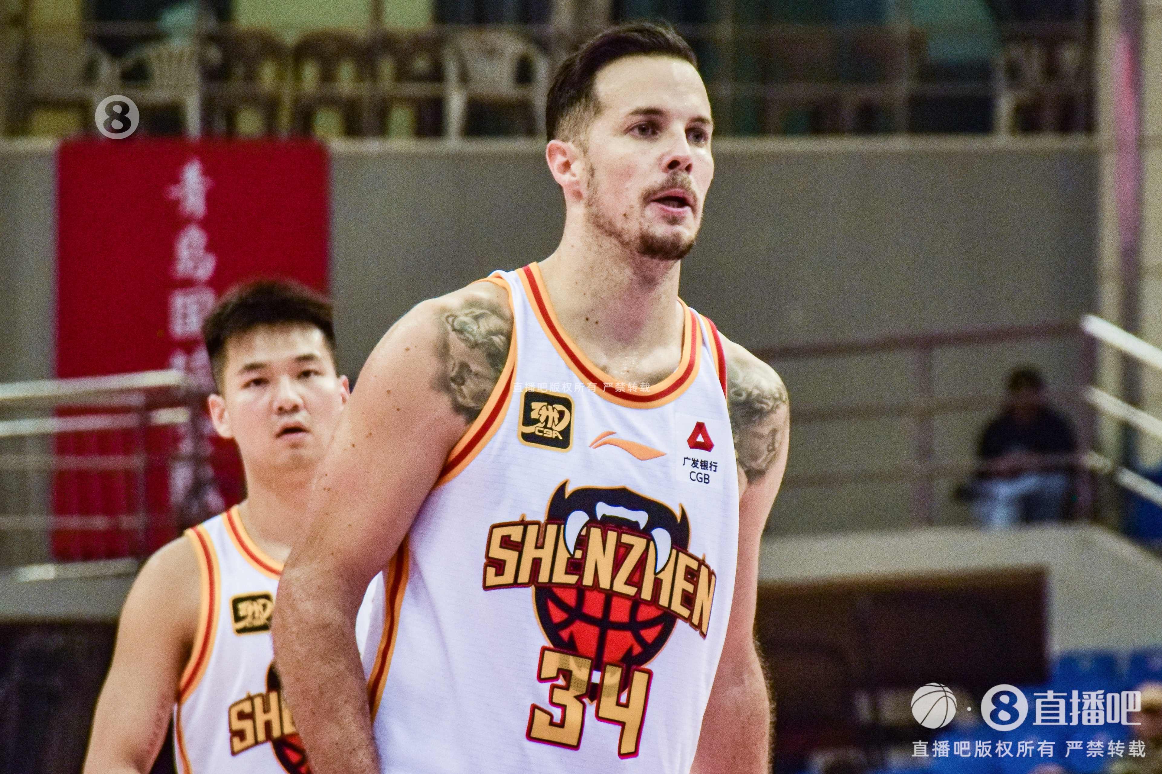  被毁约前CBA外援厄泰尔已经下机 但签约被巴萨主席叫停