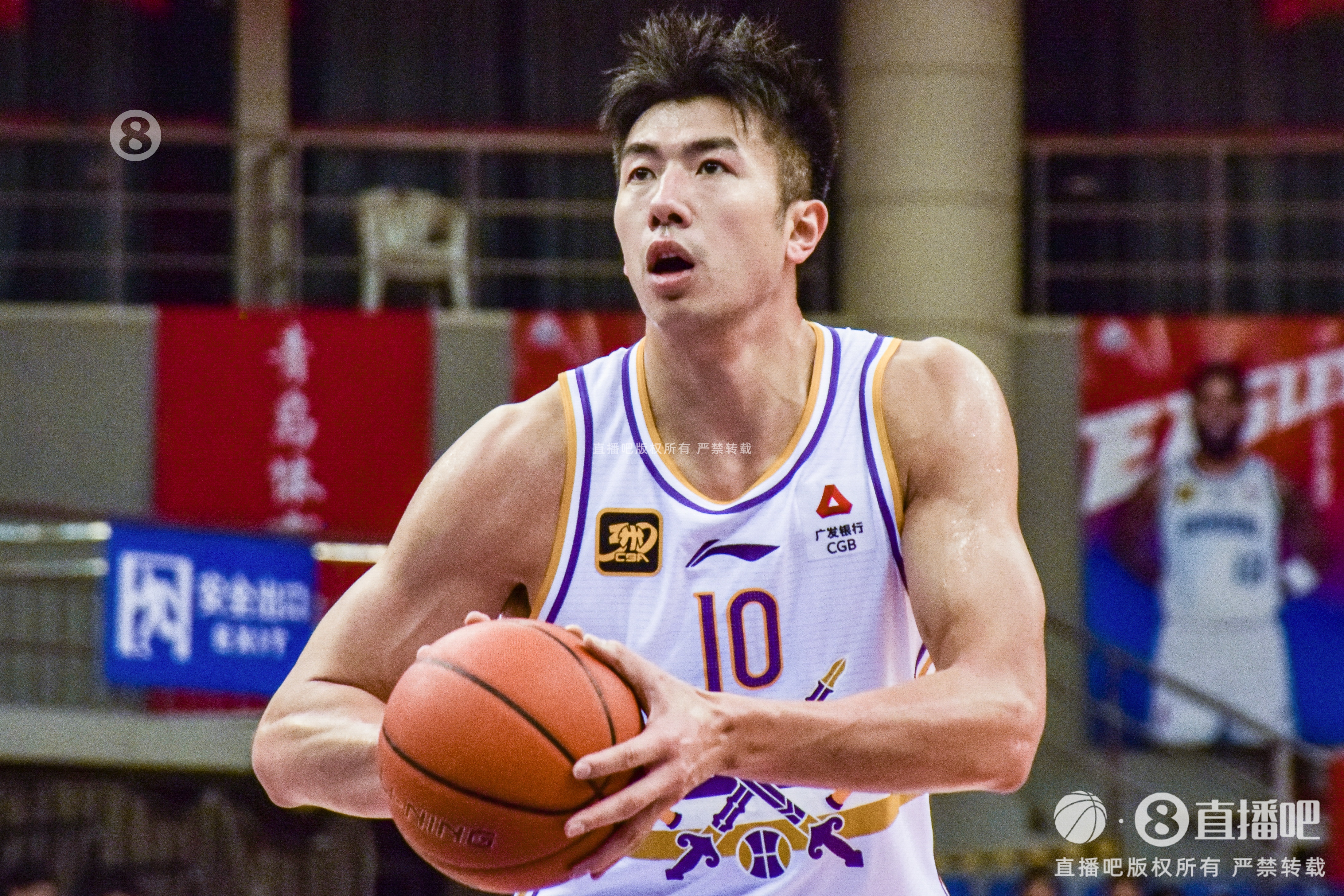  强力双塔！邹雨宸&萨林杰首节合计10中7 合砍18分3板4助2断