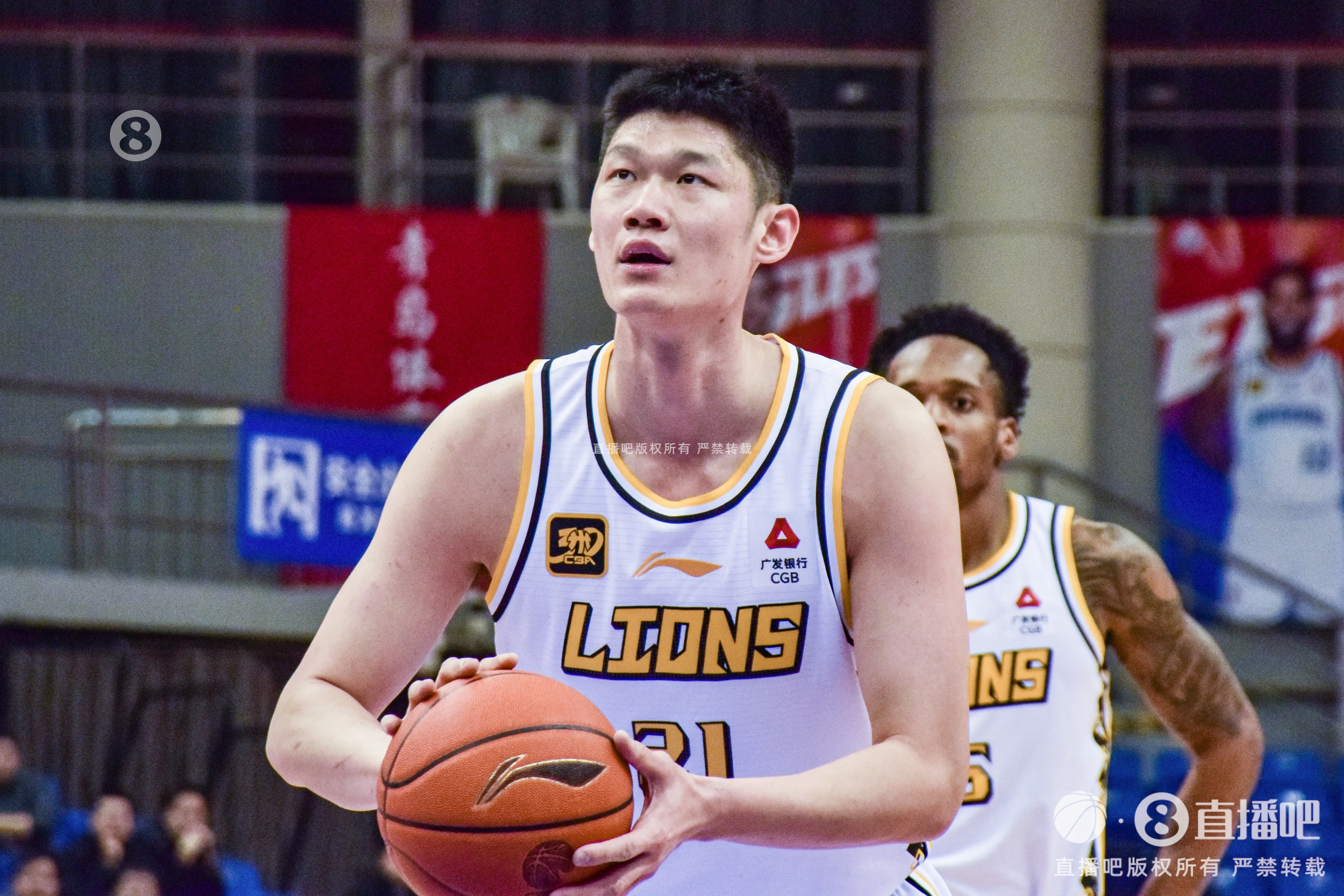  里程碑！胡金秋个人生涯篮板总数超越哈里斯 升至CBA历史第10