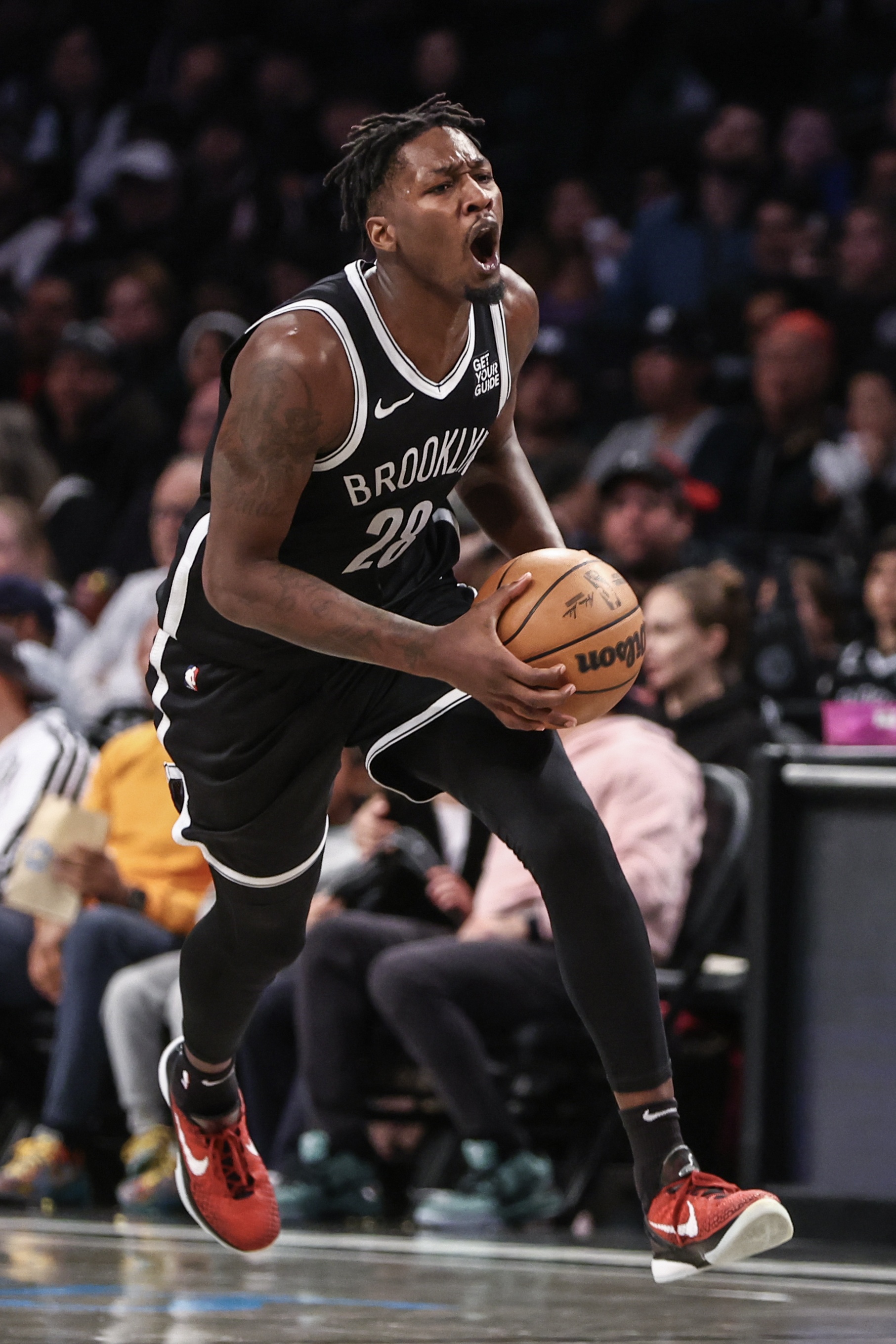  四个字形容一下这笔交易？湖人送走拉塞尔等人 换来DFS+米尔顿
