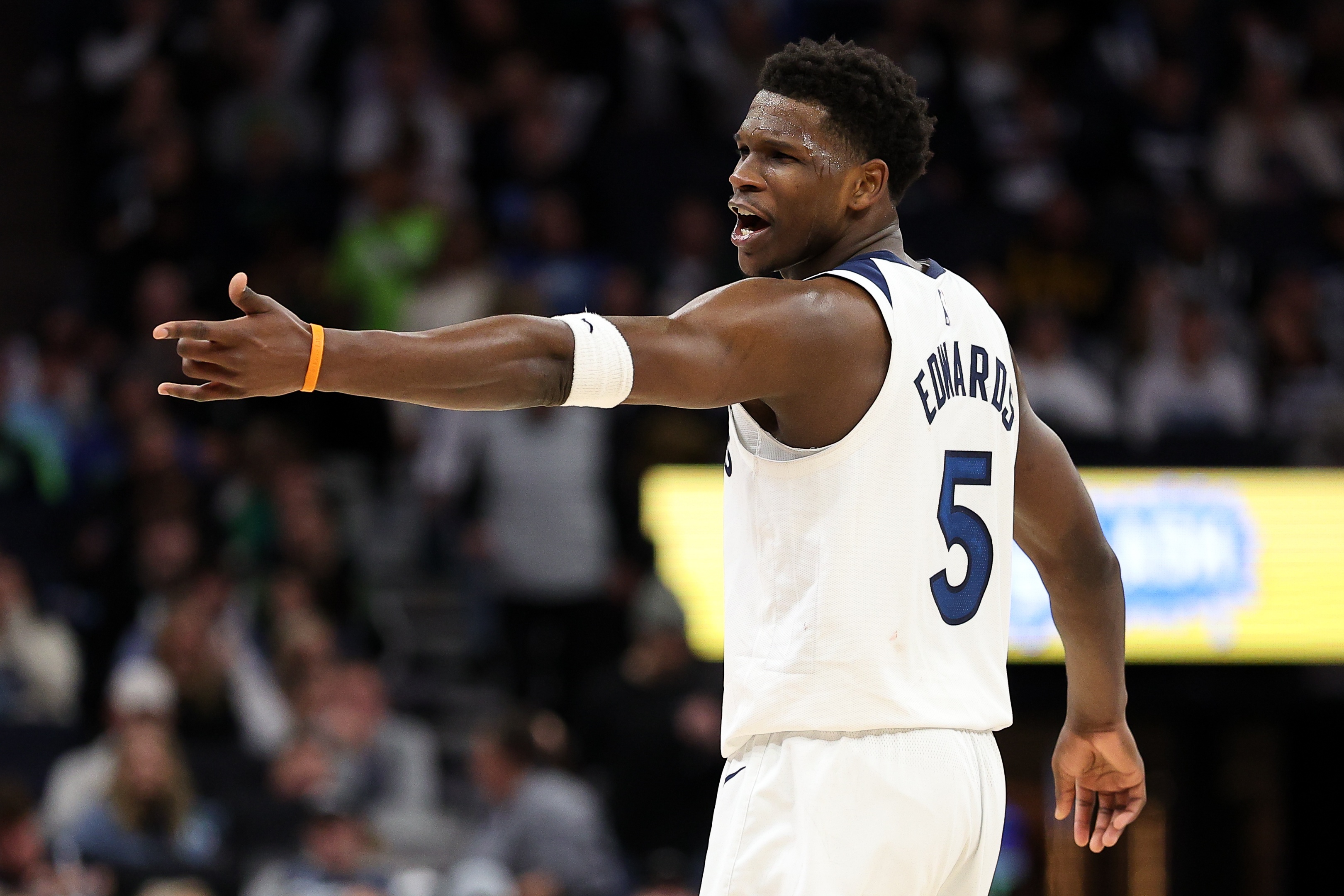  爱德华兹超越麦迪 跻身24岁前NBA历史得分榜第5位